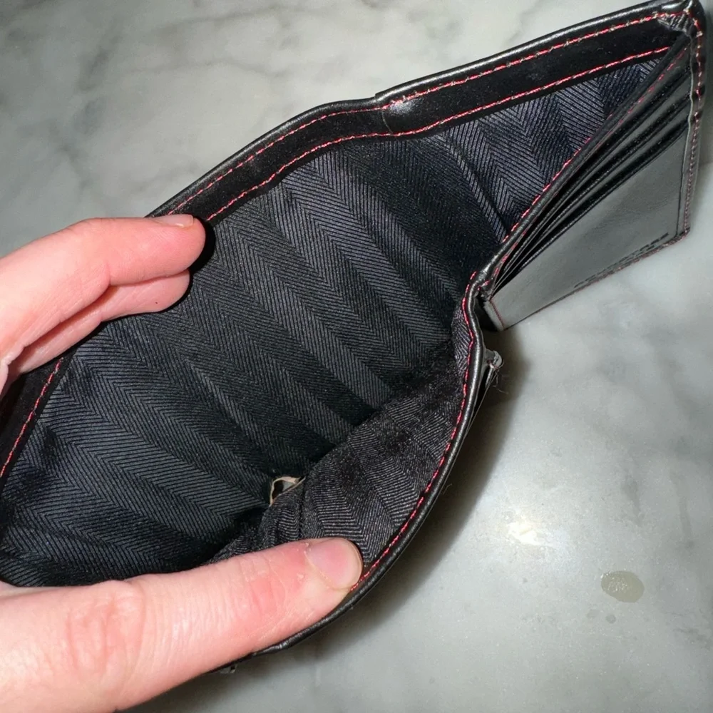Roundtree & Yorke tri-fold wallet